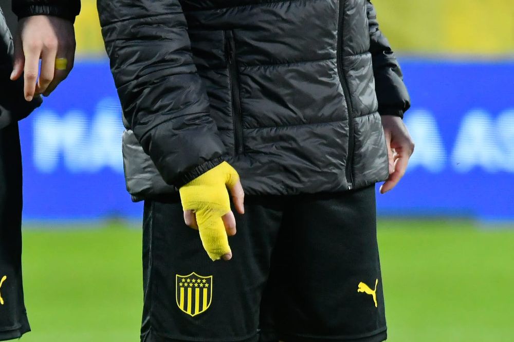 La mano de Lucas Hernández en Defensor Sporting vs Peñarol La mano de Lucas Hernández en Defensor Sporting vs Peñarol