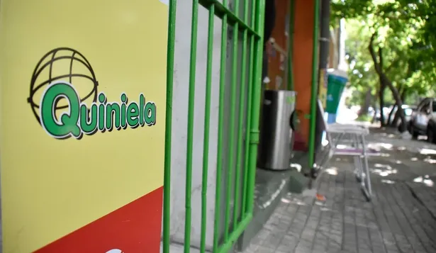 Logo de la quiniela en un local comercial