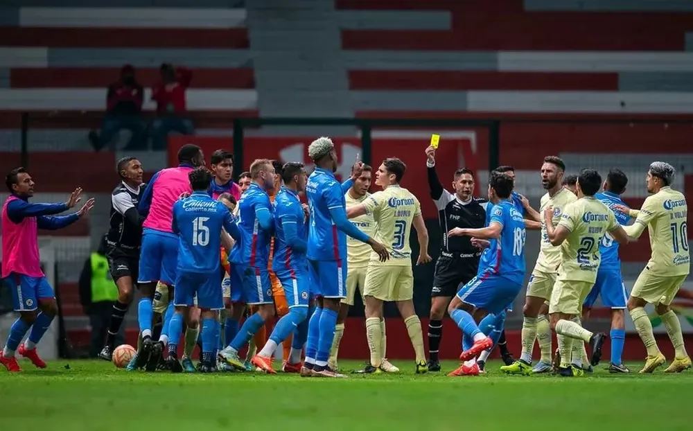 Incidentes en el clásico mexicano