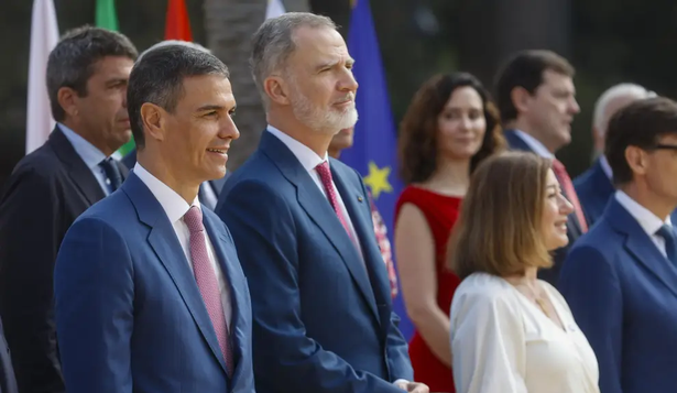 Pedro Sánchez y el Partido Popular miden sus fuerzas en la conferencia de presidentes con el catalán como detonante
