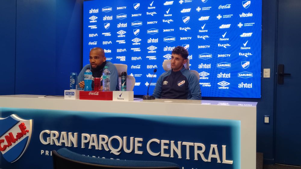 Luis Mejía y Gastón Martirena en conferencia de prensa
