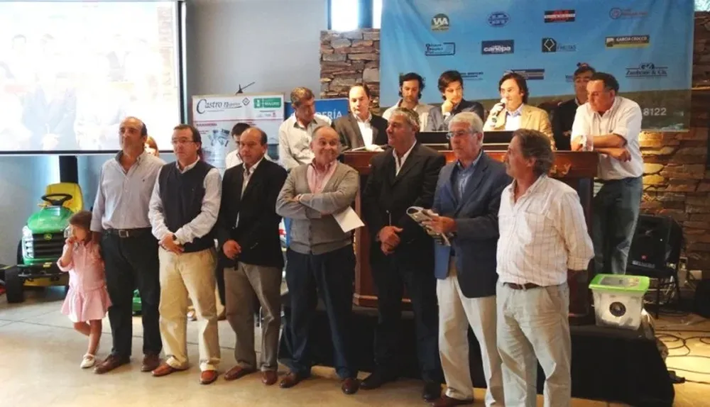 Los integrantes de Plazarural en el último remate de 2014