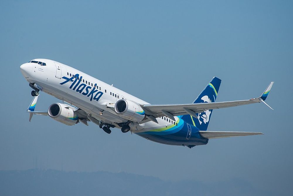 1024px-Alaska_AIrlines_Boeing_737-800_N566AS_(48464018012).jpg