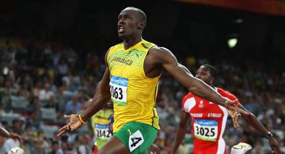 Usain Bolt paraliza al mundo al convertirse en el hombre más rápido de la historia con su victoria en la final de los 100 metros planos en 2008.