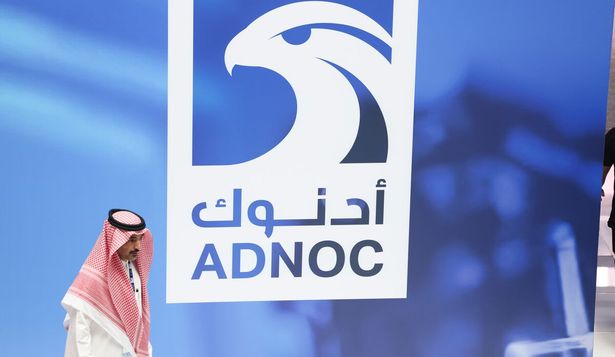 Adnoc, es la gigante petrolera estatal de los Emiratos Árabes Unidos, hoy imposibilitada de producir y comerciar normalmente debido al cierre del estrecho de Ormuz en el Golfo Pérsico por la guerra.