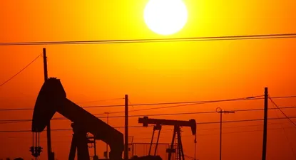 barril de brent supero los us$ 70  mientras iran y eeuu cruzan amenazas