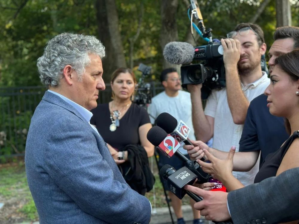 Cónsul de México en Florida, Juan Sabines Guerrero