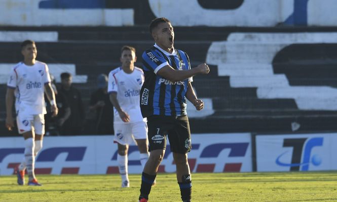 Nicolás Vallejo, jugador de Liverpool, festeja un gol ante Nacional