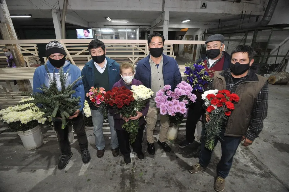 Algunos de los socios de la cooperativa de floricultores.