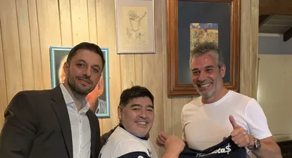 Diego Maradona junto a su abogado Matías Morla y el presidente de Gimnasia y Esgrima de La Plata Gabriel Pellegrino