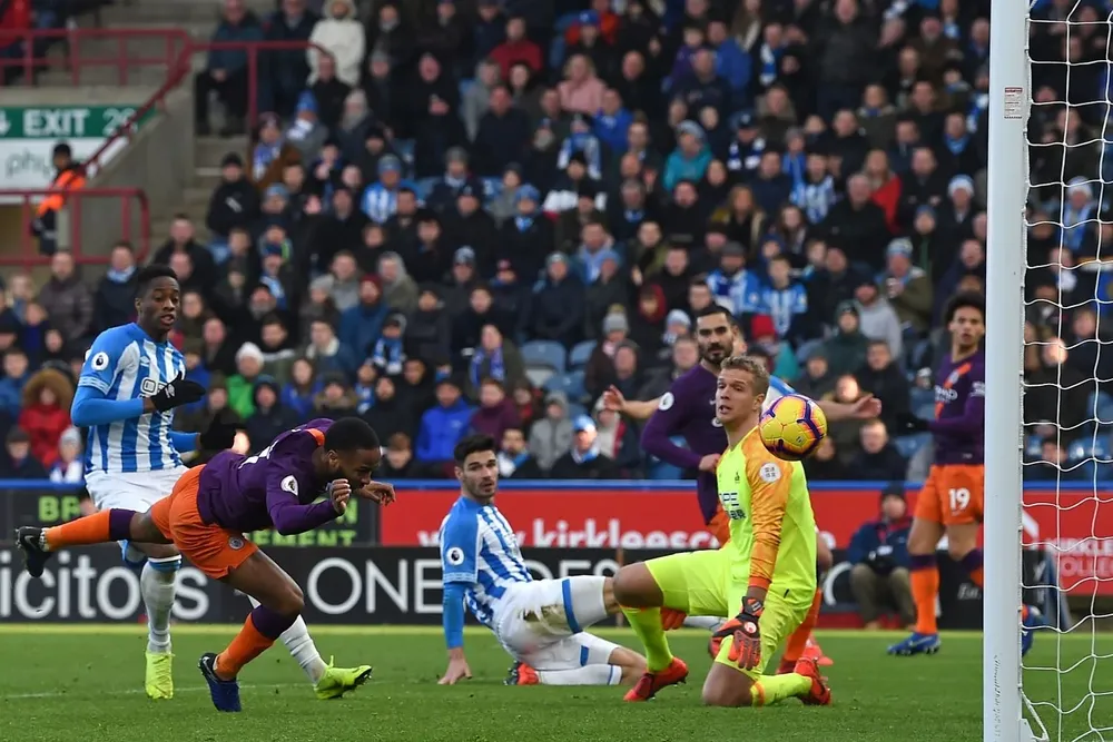 Raheem Sterling anotó el segundo gol para Manchester City