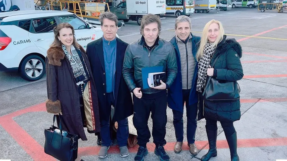 El presidente Javier Milei, el jefe de Gabinete, Nicolás Posse; los ministros de Relaciones Exteriores, Comercio Internacional y Culto, Diana Mondino, y de Economía, Luis Caputo, y la Secretaria General de la Presidencia, Karina Milei