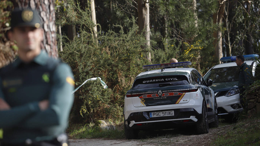 Dos coches de la Guardia Civil. (Archivo).