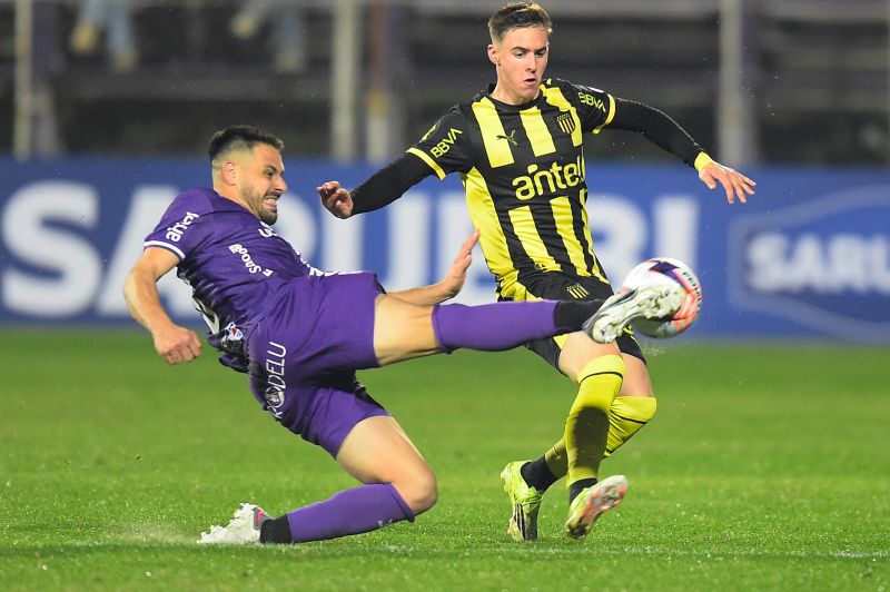 Tras la derrota de Defensor Sporting ante Peñarol, Guillermo de los Santos apuntó contra el arbitraje: "Hay situaciones que se vienen repitiendo muchas veces"