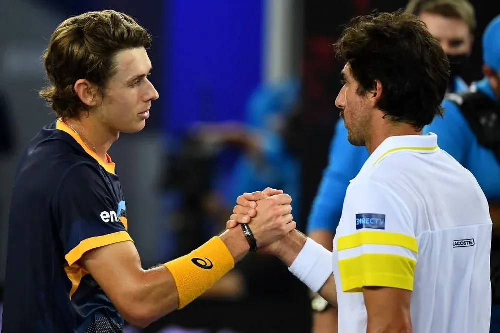 El saludo de Cuevas y De Miñaur