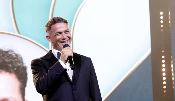 Alejandro Sanz en los Latin Grammy 2024 en el acto homenaje a Carlos Vives.