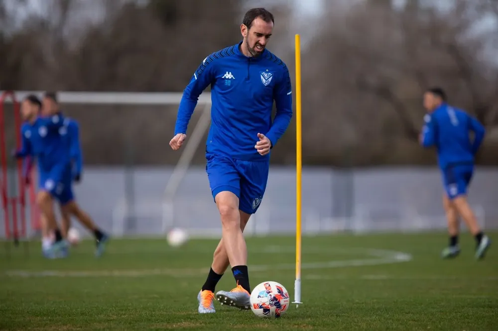 Diego Godín entrenando en Vélez