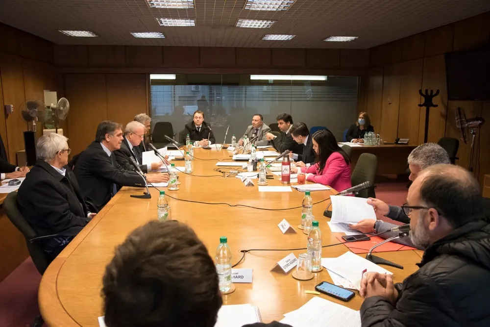 Cámaras de Comercio y de Industria estuvieron en el Parlamento.