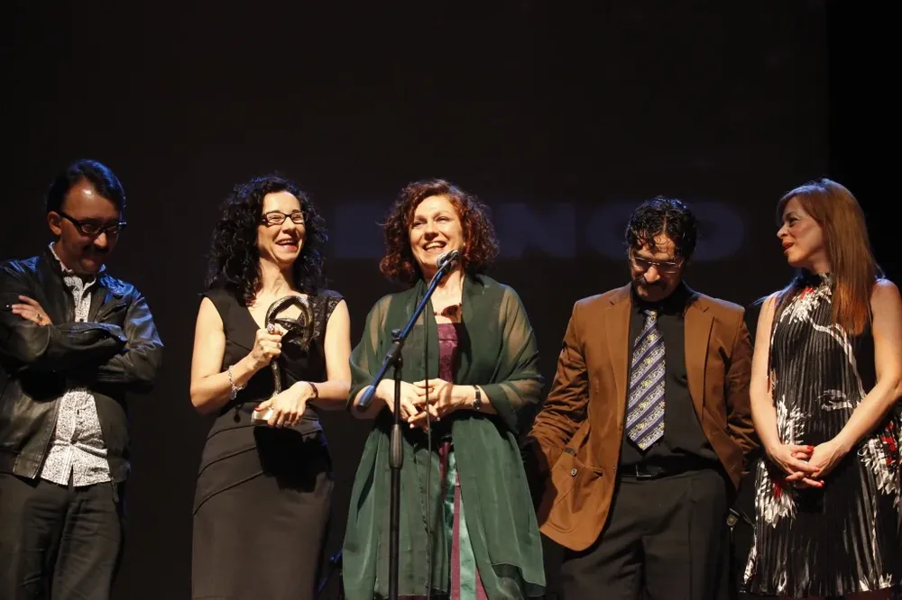Moré, Paola Venditto, Denise Daragnés, Claudio Castro y Mariana Lobo recibieron el Florencio al mejor elenco