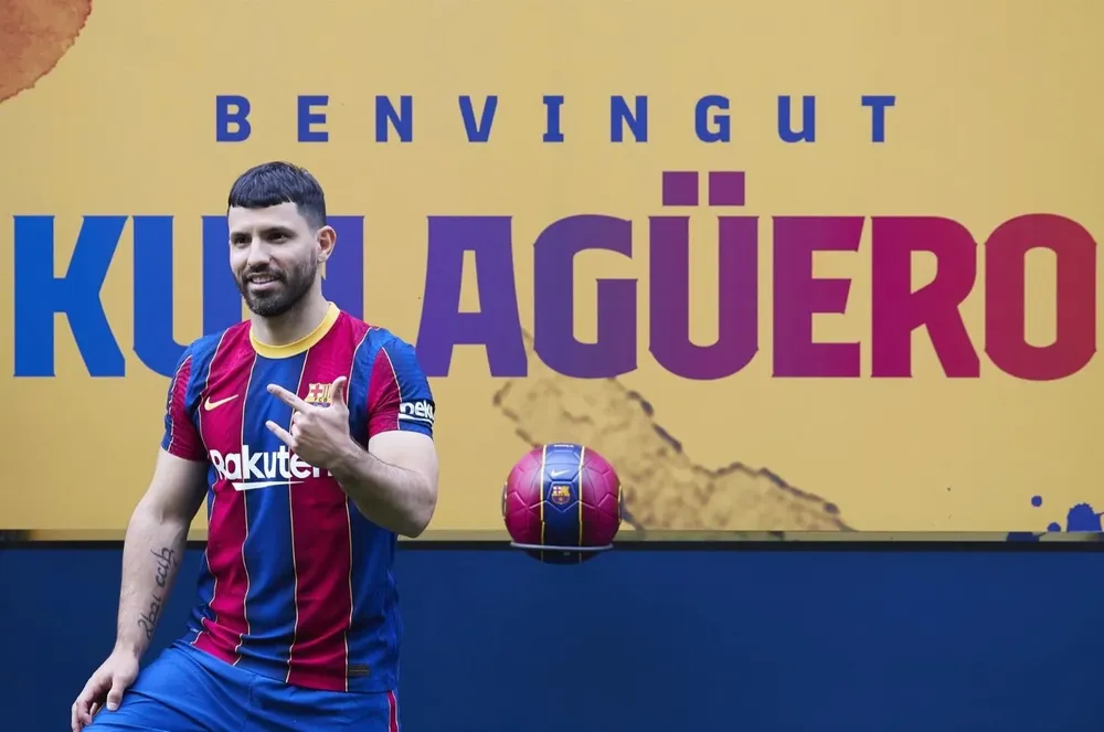 La bienvenida al Kun Agüero en Barcelona