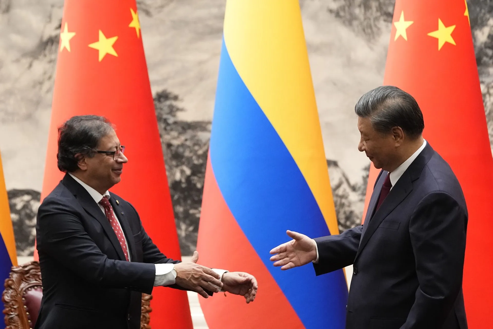 Petro con Xi en una visita a China en 2023