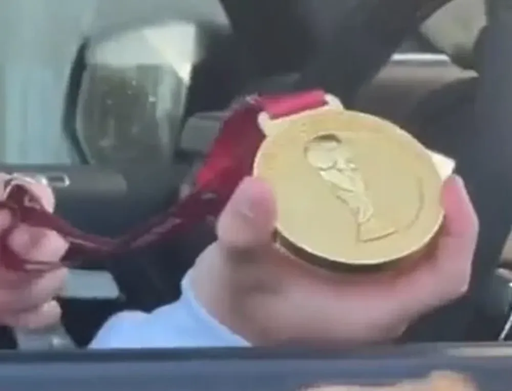 Medalla de Mac Allister