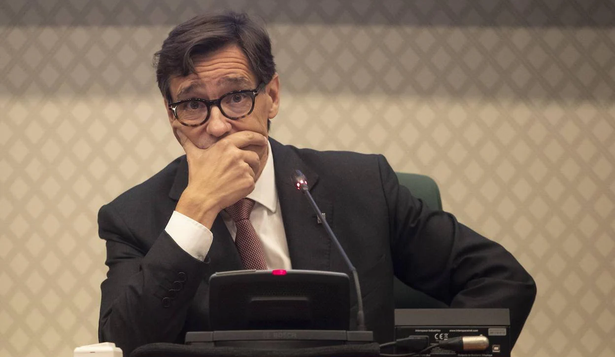 Cataluña arde. Salvador Illa tomó posesión como presidente de la Generalitat en un debate marcado por la vuelta de Puigdemont tras su fuga. Mientras las concesiones polítcas causan estupor, las económicas provocan no menos indignación entre las autonomías que ven cómo para garantizar el acceso al poder destruyen el régimen de financiación basado en el principio de solidaridad.&nbsp;&nbsp;