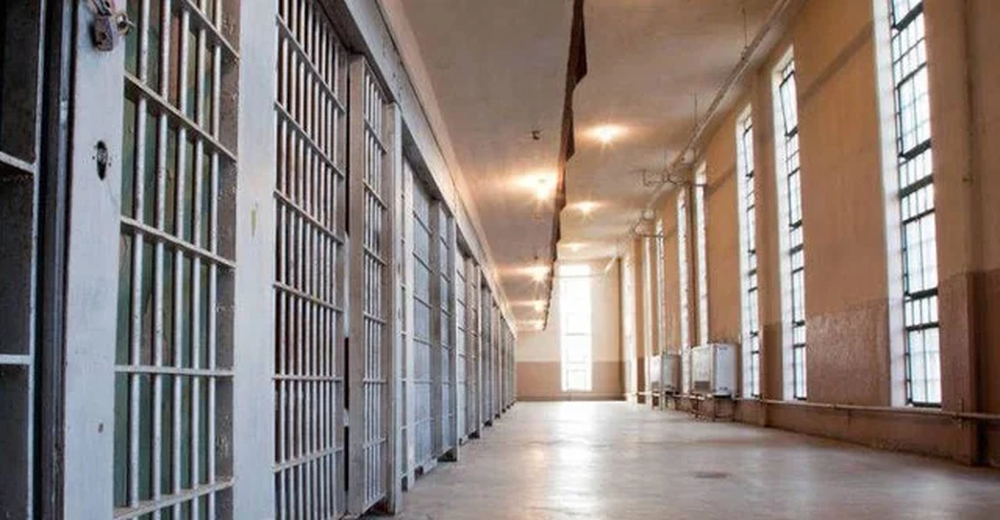 El Gobierno obliga a todos los presos a realizar tareas de limpieza y mantenimiento durante cinco horas diarias.