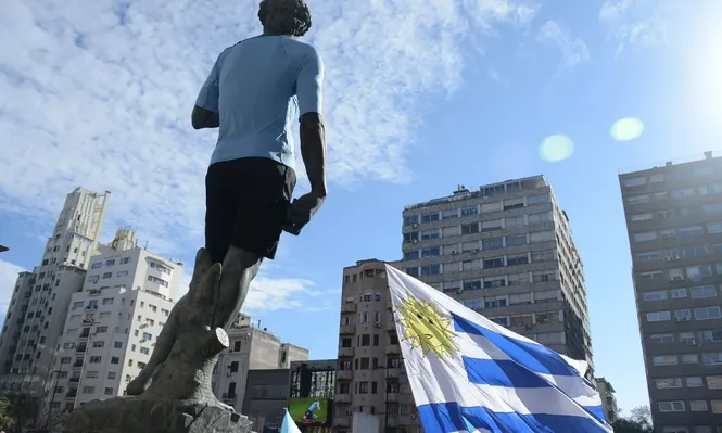 En 2018, Eric Álvez Rodríguez propuso bautizar a la explanada de la intendencia Óscar Washington Tabárez