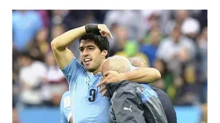 Luis Suárez con Walter Ferreira, la dedicatoria del gol a los ingleses