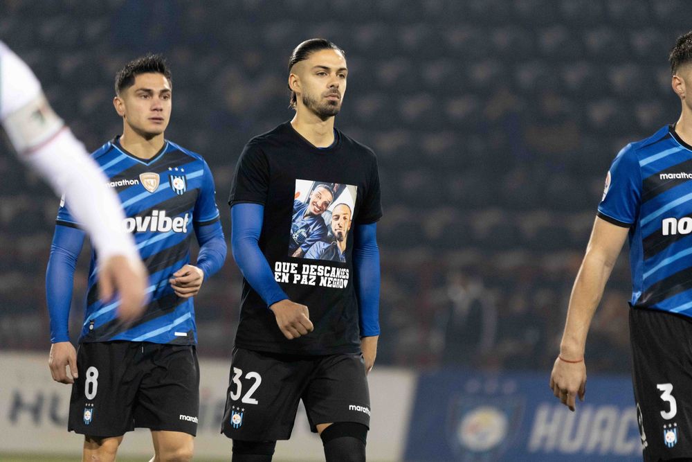 Homenaje de Thiago Vecino a Juan Izquierdo en Huachipato