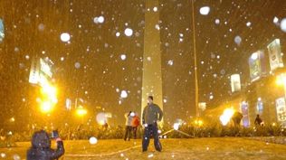 La última nevada en la ciudad de Buenos Aires que sorprendió a los porteños fue el 9 de julio de 2007.
