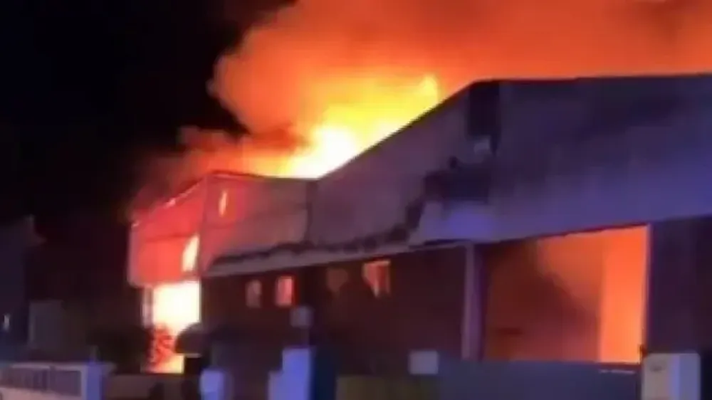 Incendio de una nave en un polígono en El Vendrell Tarragona