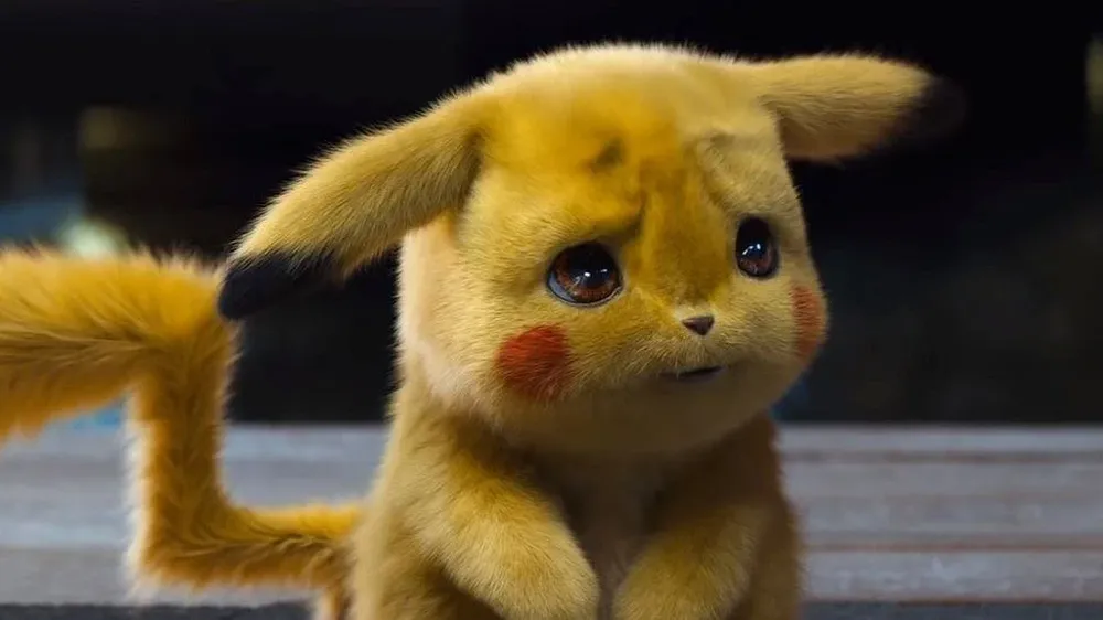 Pikachu en su nueva versión: como un muñeco de peluche que además tiene habilidades de detectives.