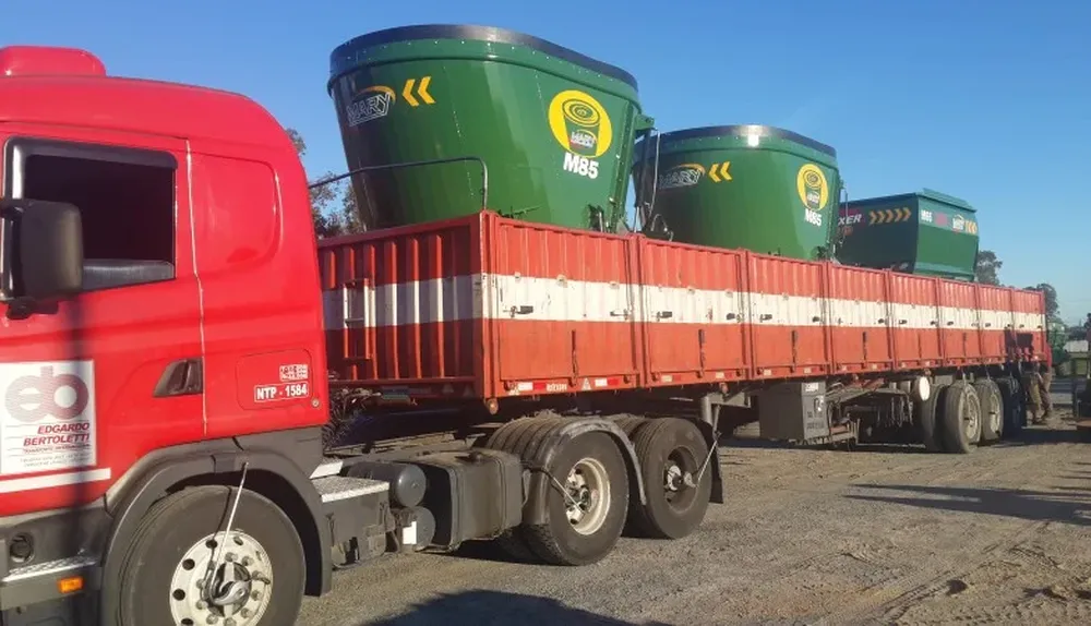 Exportación de mixers desde Soriano a Paraguay