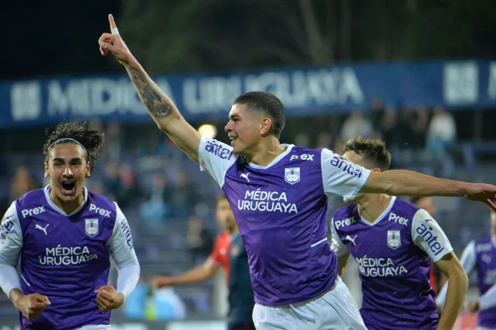 Alan Matturo celebra su gol