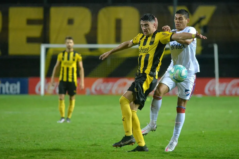 Joaquín Piquerez y Brian Ocampo, que será titular