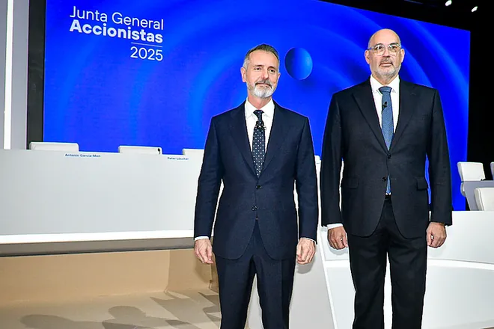 Marc Murtra (izda), presidente de Telefónica y Emilio Gayo, consejero delegado de la operadora