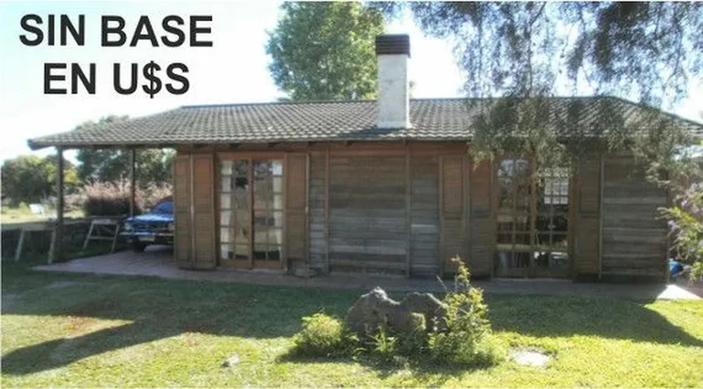 La construcción está ubicada en un terreno que ofrece un área de 611 m²