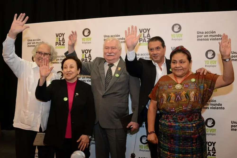Adolfo Pérez Esquivel, Shirin Ebadi, Lech Walesa, Guillermo Whpei y Rigoberta Menchú