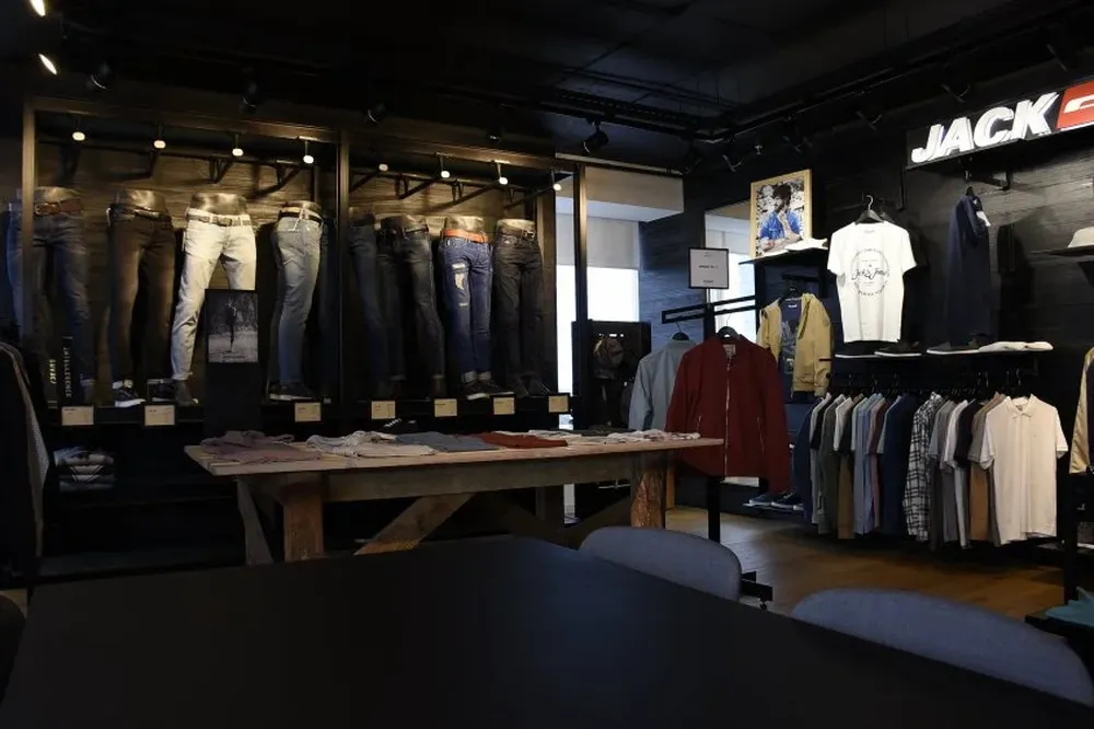 Los showroom en el piso 21 del World Trade Center Free Zone lucen como tiendas reales, pero en ellas no se puede comprar.