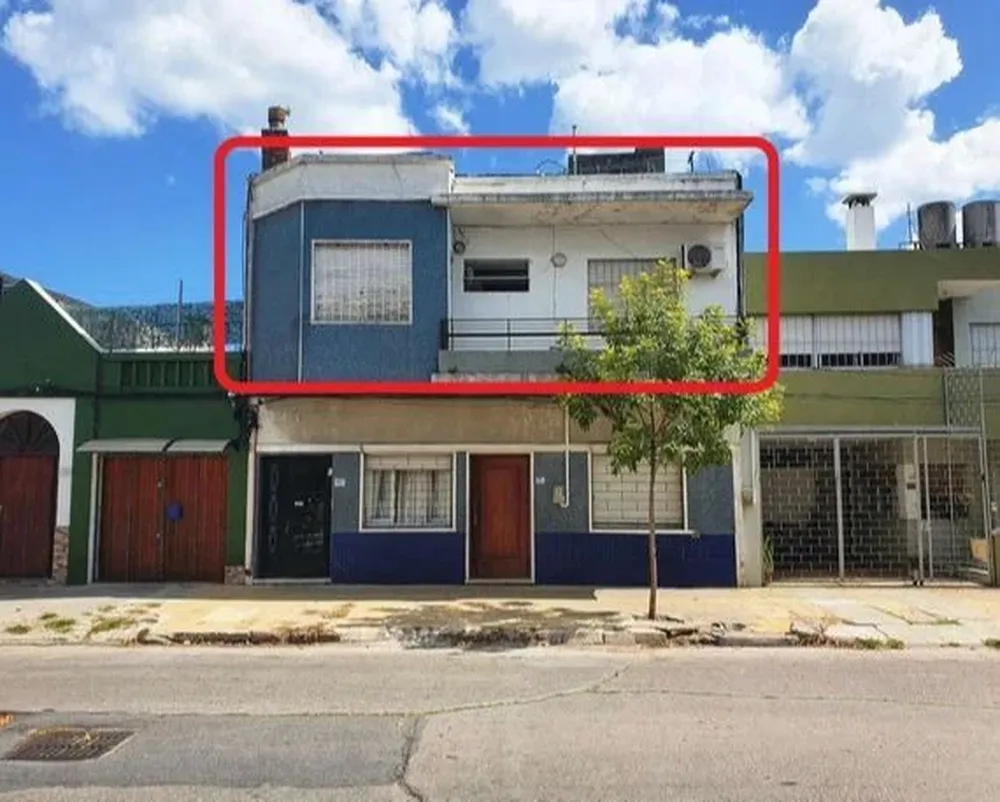 En un buen punto de la ciudad: Joaquín Requena y Domingo Aramburú.