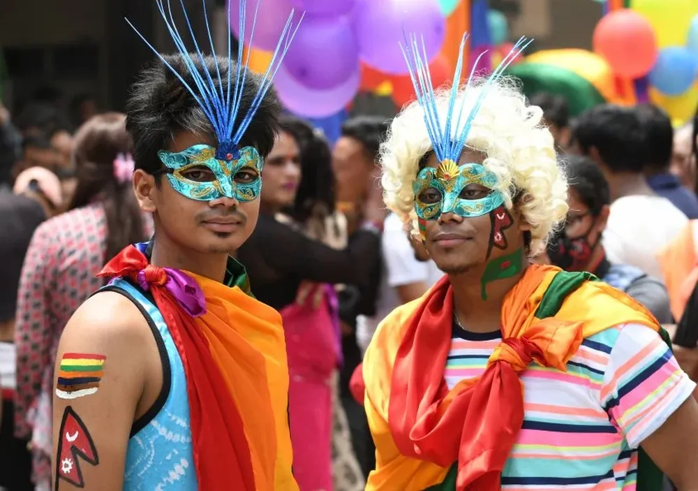 Miembros de la comunidad LGBT participan en un desfile del Orgullo Gay en Katmandú, Nepal