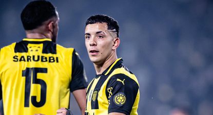 Leonardo Fernández de Peñarol ante Defensor Sporting por el Torneo Intermedio