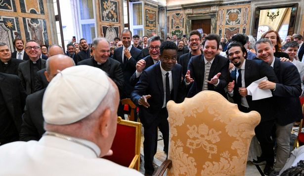 Jimmy Fallon y Chris Rock estuvieron en el Vaticano junto a el papa