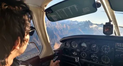 Sobrevivió a la caída del avión y caminó siete kilometros buscando ayuda
