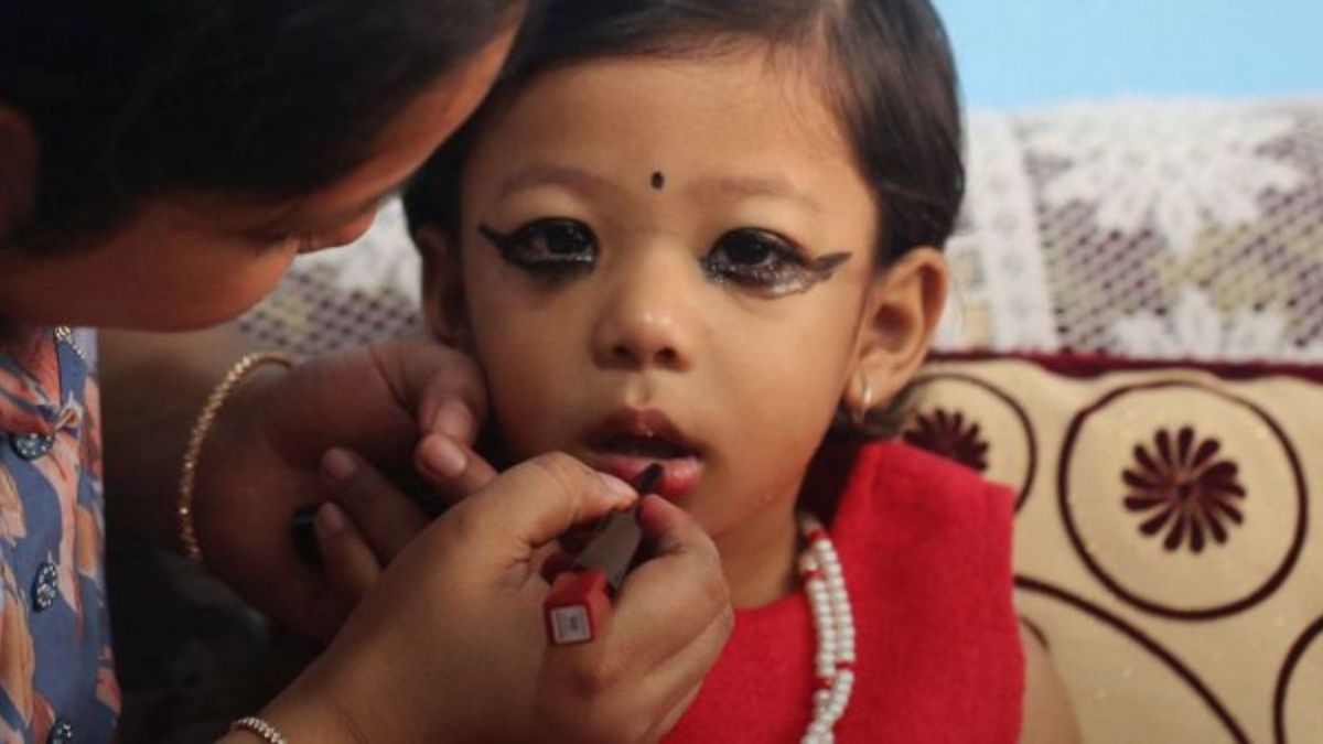 Nepal declara como diosa a una niña de dos años: "Sabíamos que iba a ser alguien muy especial"