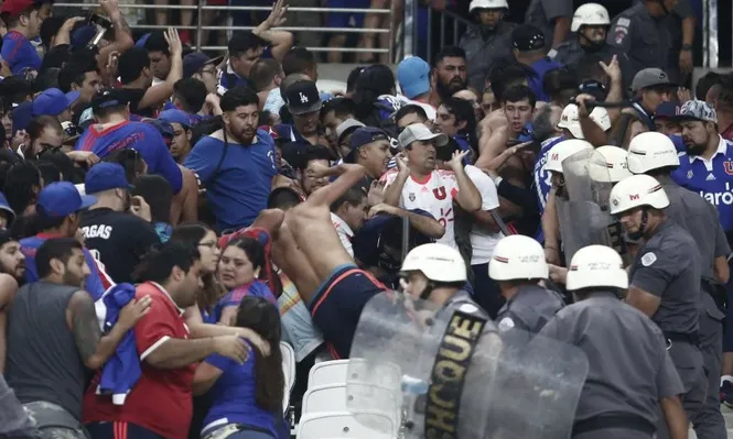 La trifulca entre hinchas chilenos y la Policía
