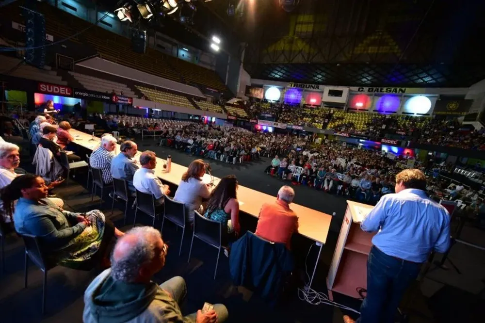 Congreso del FA continuará este domingo