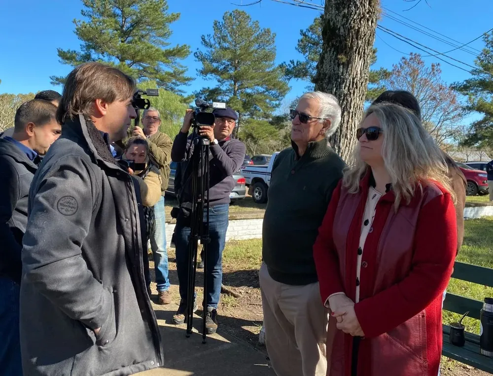 Luis Lacalle Pou junto a Serrano Abella, reconocido conductor del interior